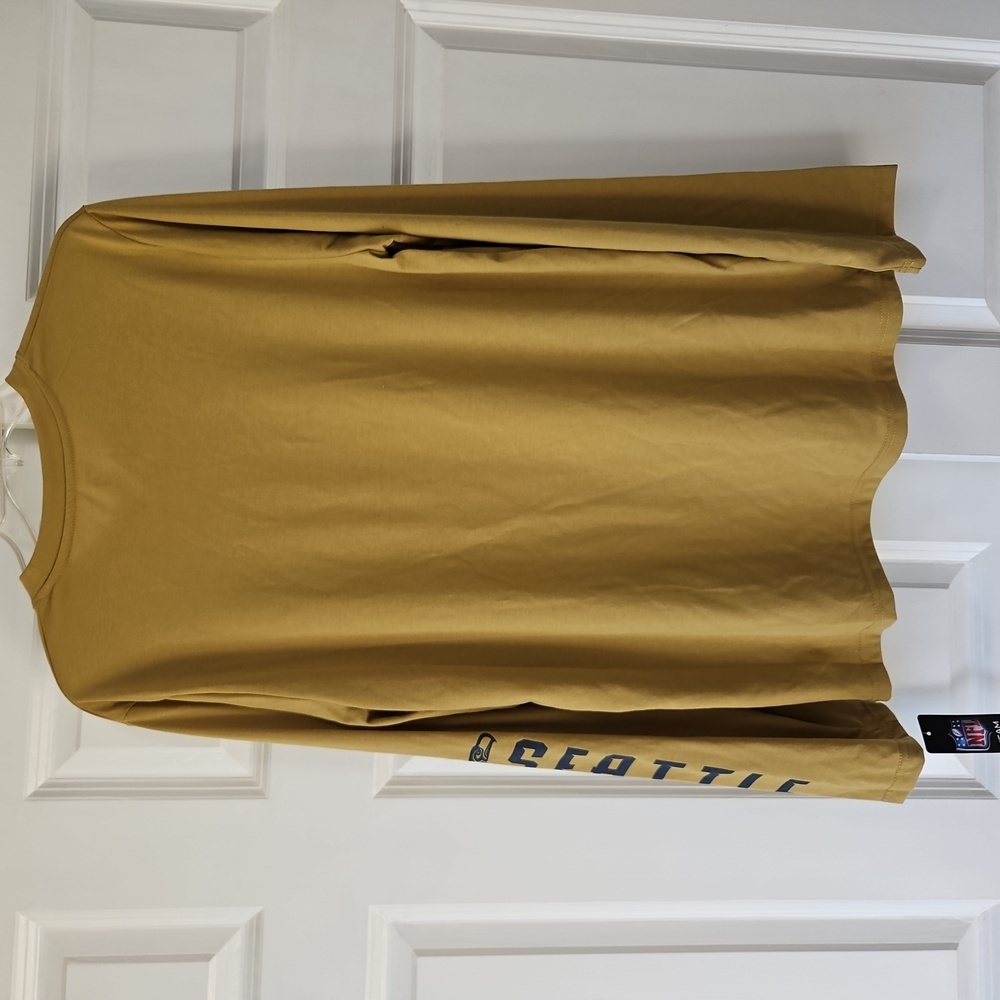 NFL Gold Long Sleeve Tee with Graphic Design - Picture 2 of 6